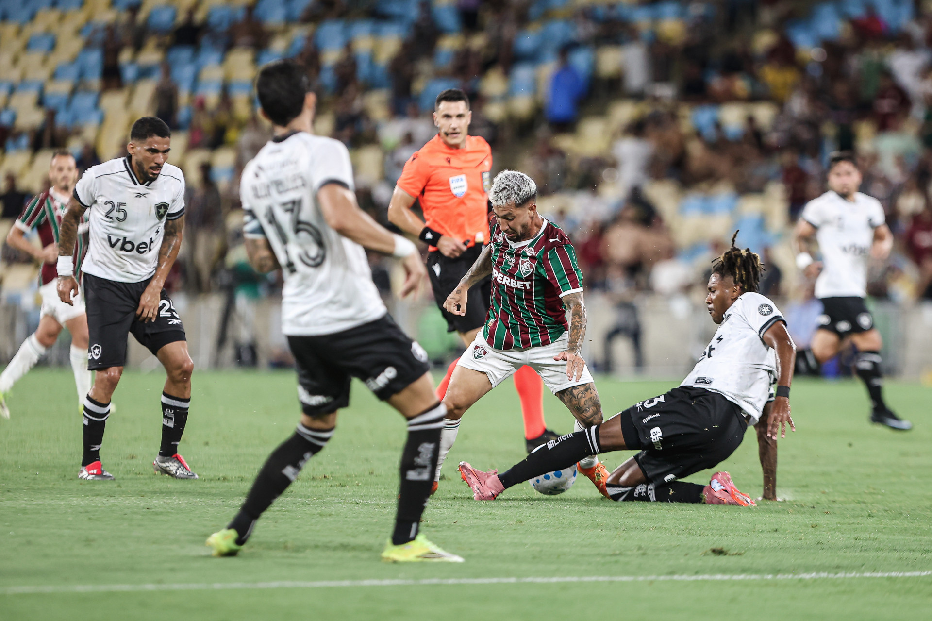 Rio de Janeiro, Brasil - 12/02/2026 - Estádio Maracanã.   
Fluminense enfrenta o Botafogo esta noite pela 3ª rodada do Campeonato Brasileiro 2026.
FOTO: LUCAS MERÇON / FLUMINENSE F.C.

IMPORTANTE: Imagem destinada a uso institucional e divulgação, seu
uso comercial está vetado incondicionalmente por seu autor e o
Fluminense Football Club.É obrigatório mencionar o nome do autor ou
usar a imagem.
.
IMPORTANT: Image intended for institutional use and distribution.
Commercial use is prohibited unconditionally by its author and
Fluminense Football Club. It is mandatory to mention the name of the
author or use the image.
.
IMPORTANTE: Imágen para uso solamente institucional y distribuición. El
uso comercial es prohibido por su autor y por el Fluminense FootballClub. 
És mandatório mencionar el nombre del autor ao usar el imágen. - Lucas Merçon/Fluminense