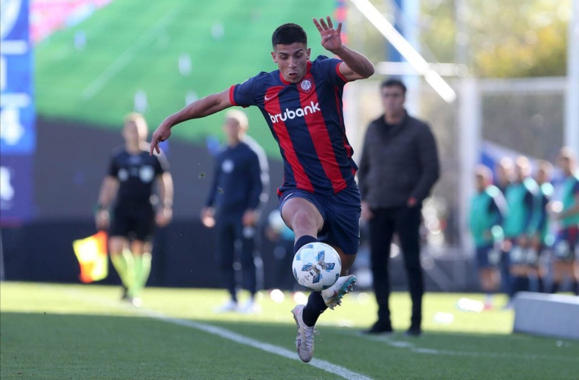 Fluminense mira contrata&ccedil;&atilde;o de centroavante argentino