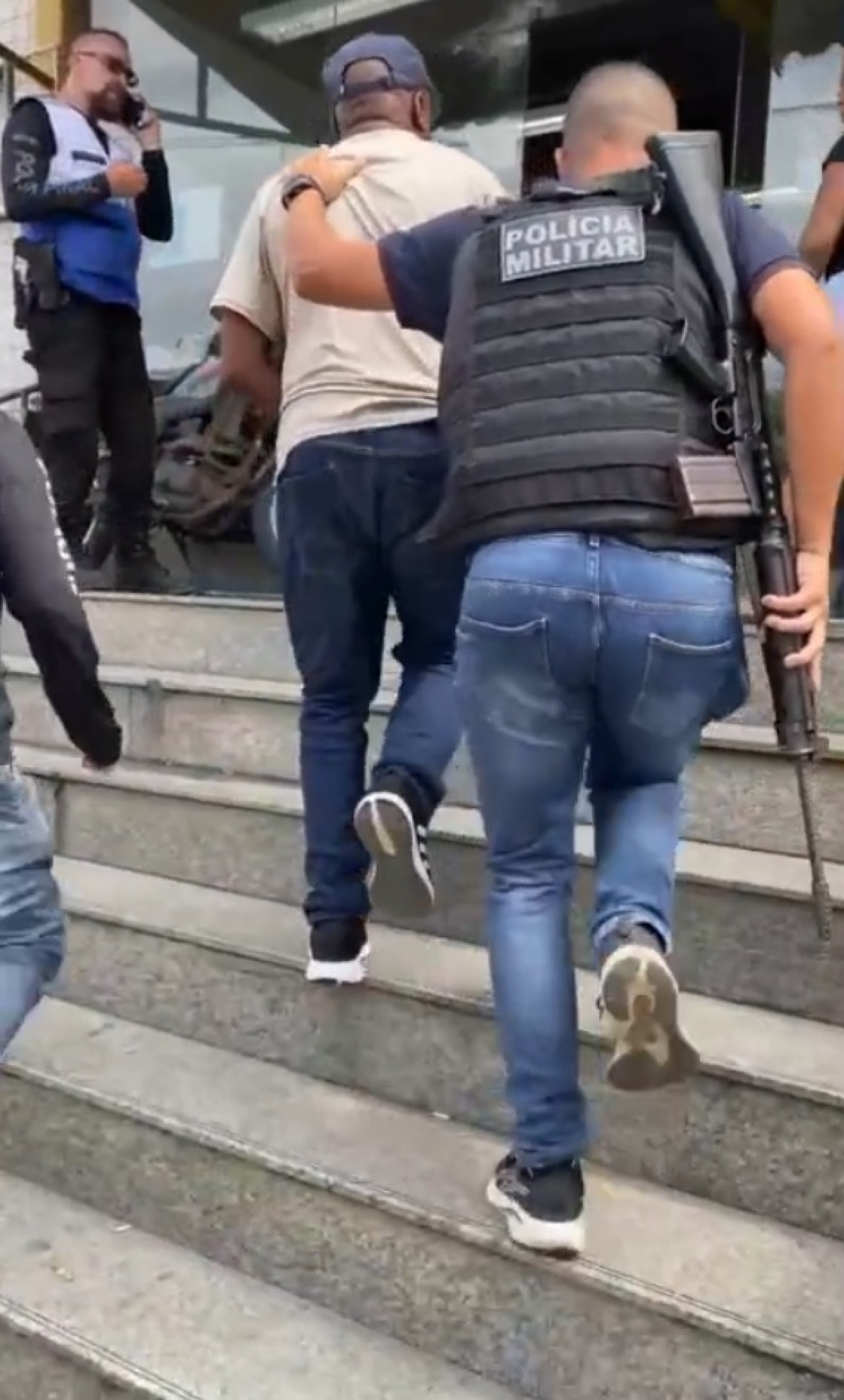 Romário da Conceição de Almeida, conhecido como Angolano, foi levado por PMs à 64ª DP