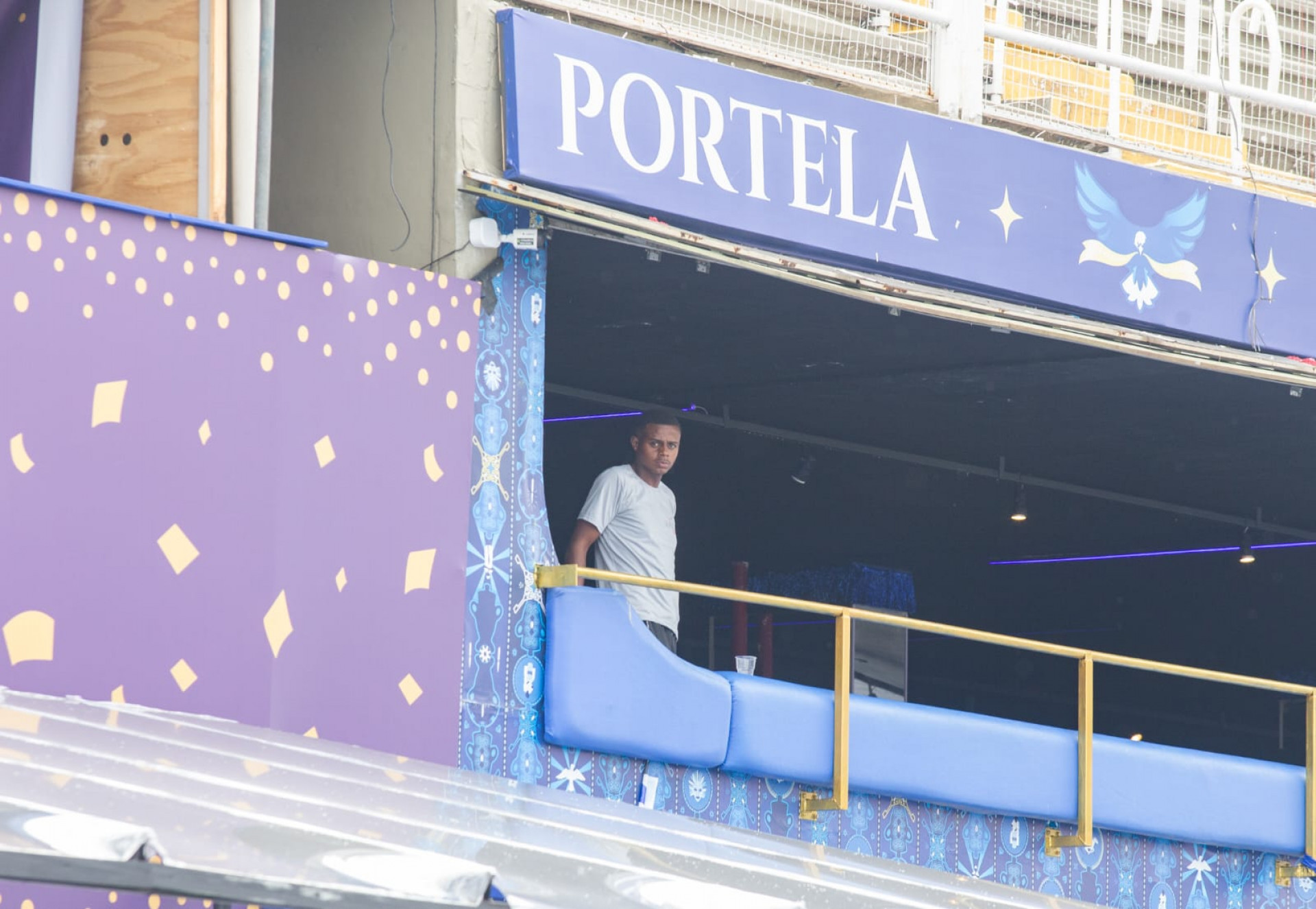 Montadores finalizaram os trabalhos nos camarotes da Sapucaí - Érica Martin / Agência O Dia