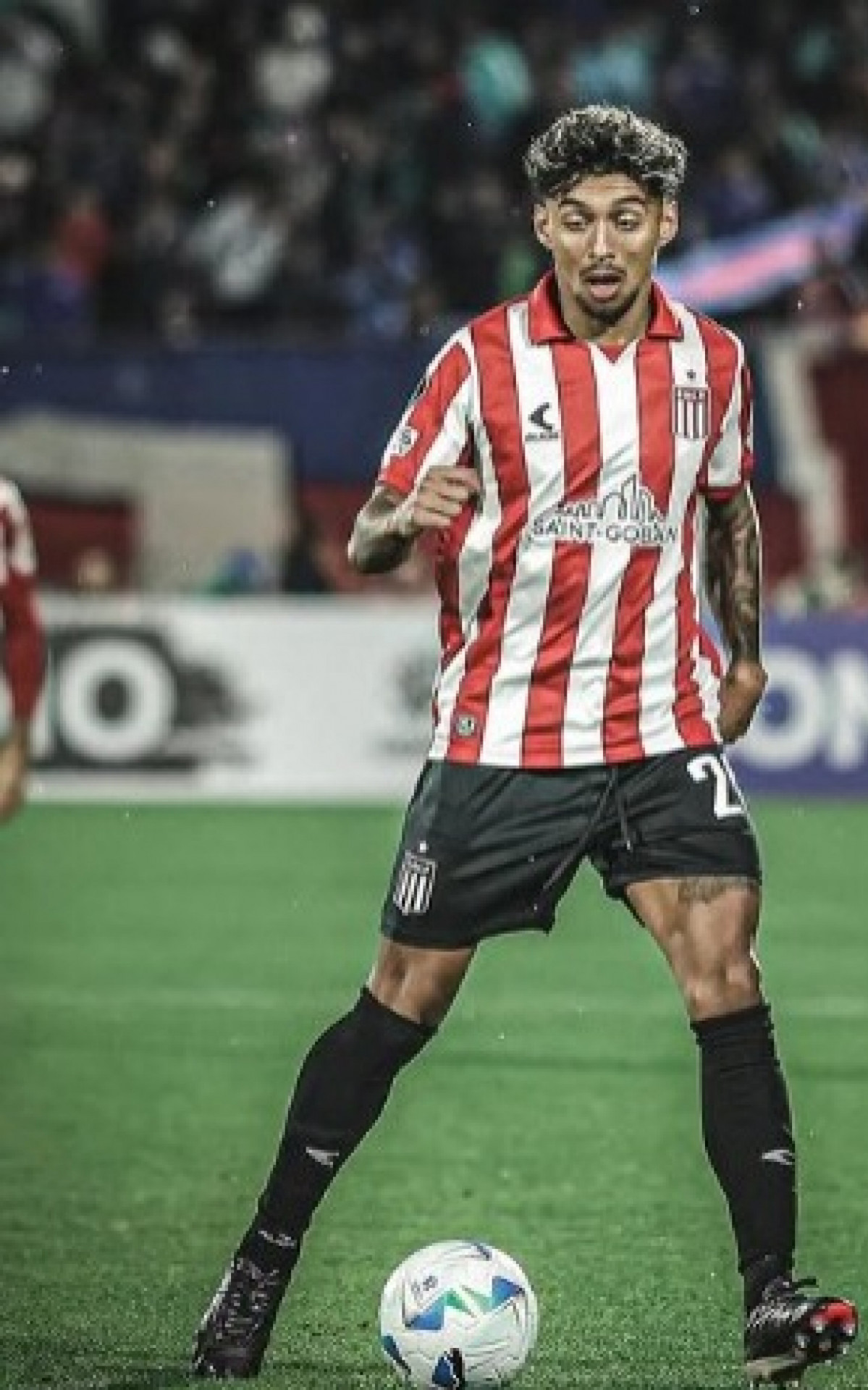 Christian Medina em campo pelo Estudiantes - Divulga&ccedil;&atilde;o / Estudiantes