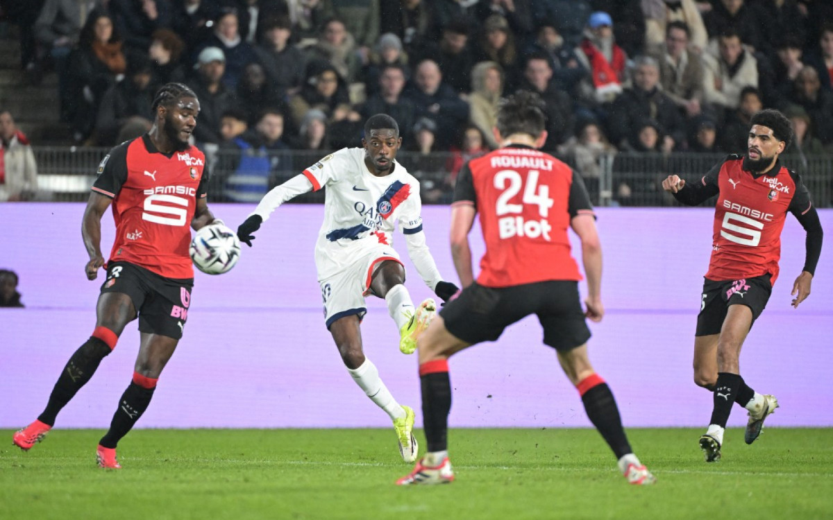 Dembélé em ação no jogo entre Rennes e PSG
