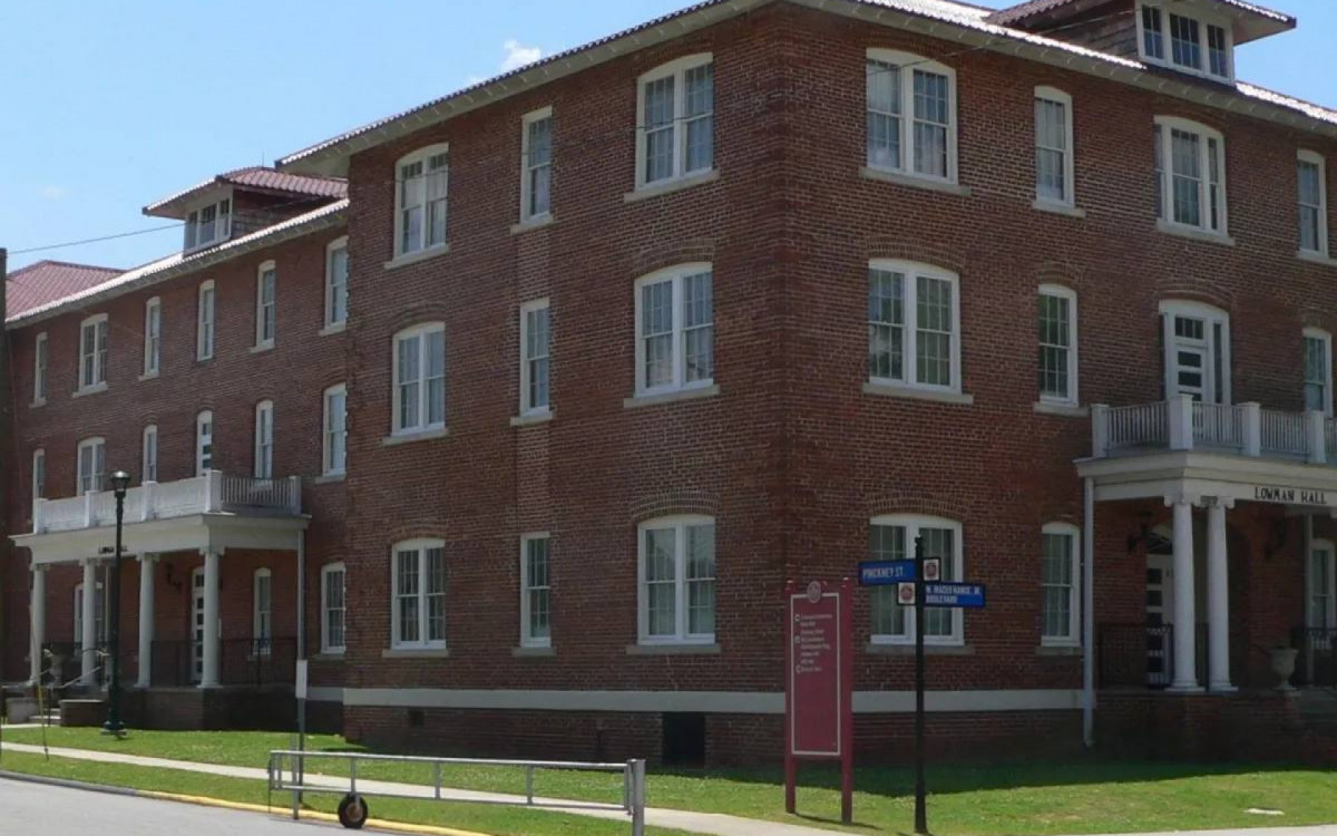 Tiroteio deixa pelo menos dois mortos em universidade dos EUA