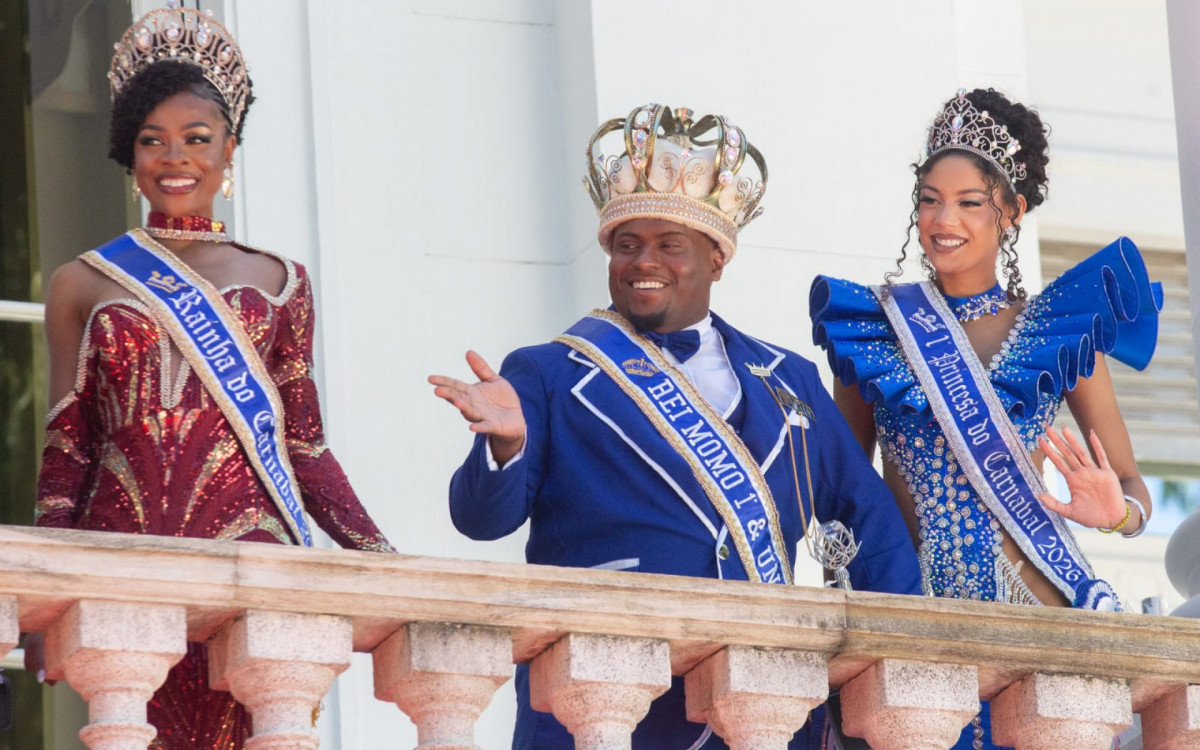 Corte Real do Carnaval 2026 é formada pelo Rei Momo Danilo Vieira, a Rainha Caroline Xavier e as princesas Samara Trindade e Luana Fernandes