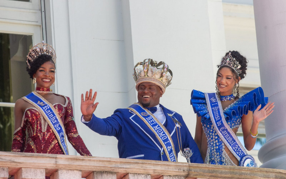 Corte Real do Carnaval 2026 é formada pelo Rei Momo Danilo Vieira, a Rainha Caroline Xavier e as princesas Samara Trindade e Luana Fernandes