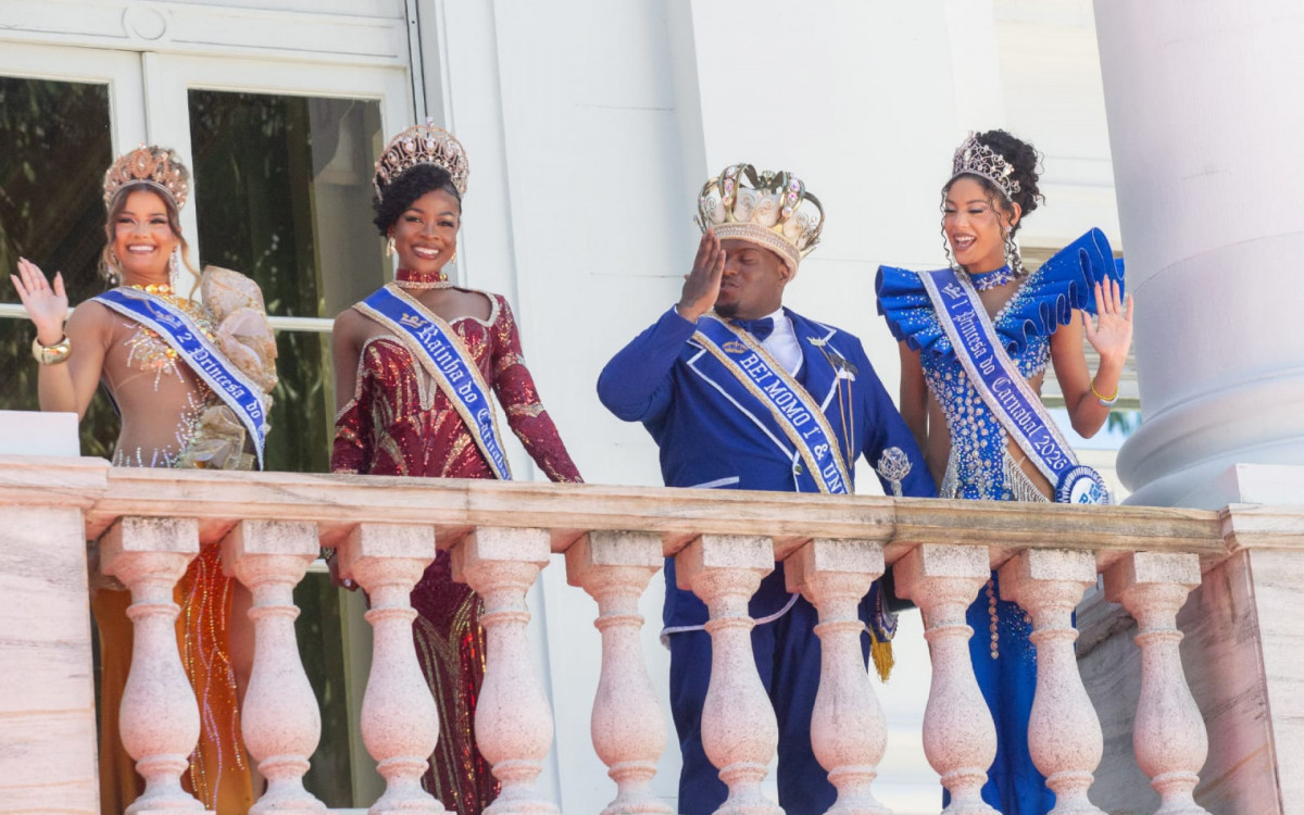 Corte Real do Carnaval 2026 é formada pelo Rei Momo Danilo Vieira, a Rainha Caroline Xavier e as princesas Samara Trindade e Luana Fernandes