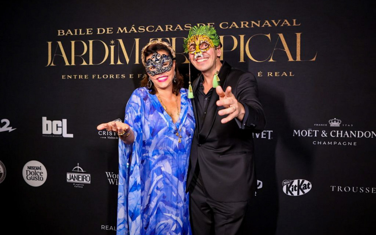 Narcisa na companhia de Netto Moreira, na edição anterior do Baile de Máscaras