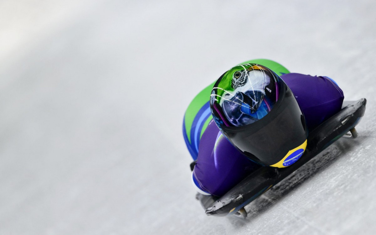 Nicole Silveira desce em treino do skeleton em Cortina d\'Ampezzo 