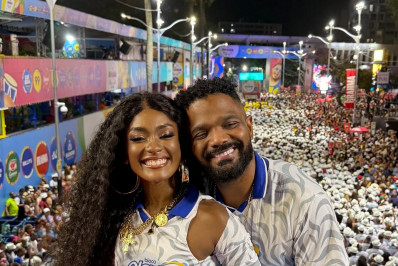 Erika Januza curte carnaval com Arlindinho e elogia o amado: 'Tem honrado muito seu legado