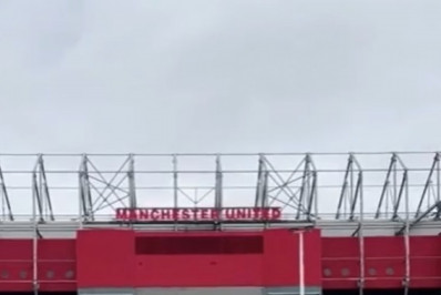 Dono do Manchester United é alvo de protesto por declarações anti-imigração