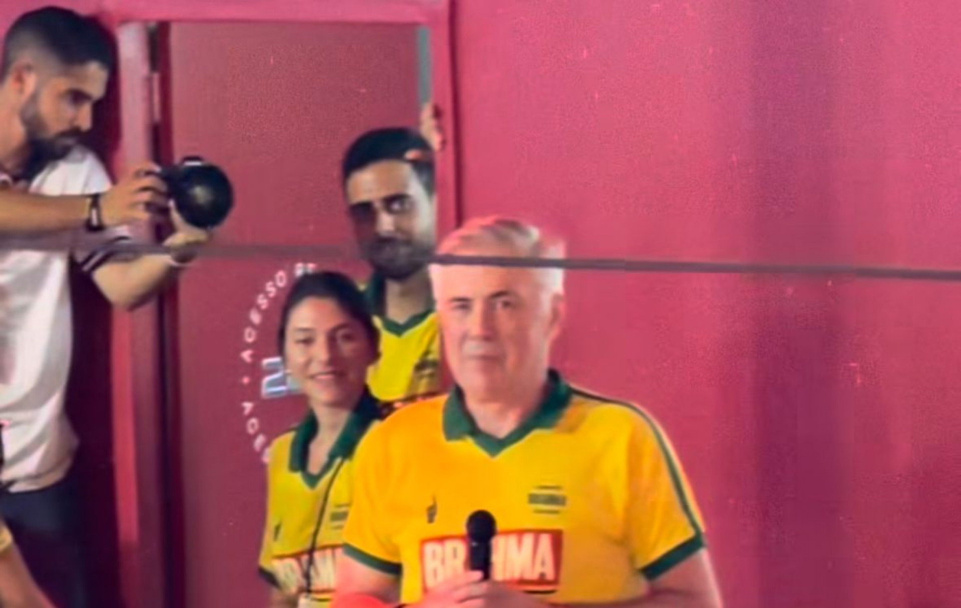 Carlo Ancelotti no Carnaval de Salvador - Reprodu&ccedil;&atilde;o/Instagram @leosantana