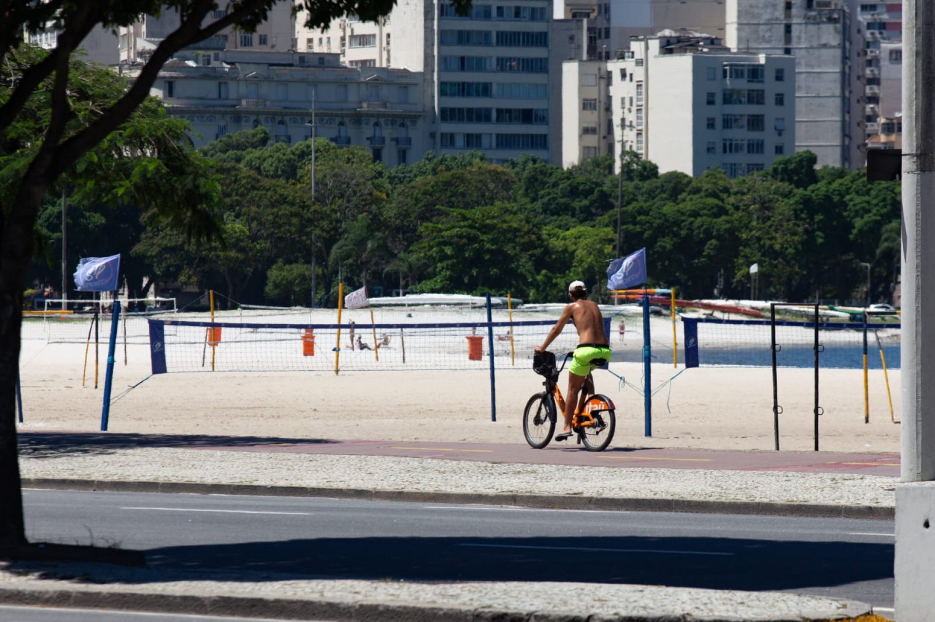 Rio entrou em nível de calor 3 nesta sexta-feira (13); temperatura deve ficar próximo dos 40°C - Érica Martin / Agência O Dia