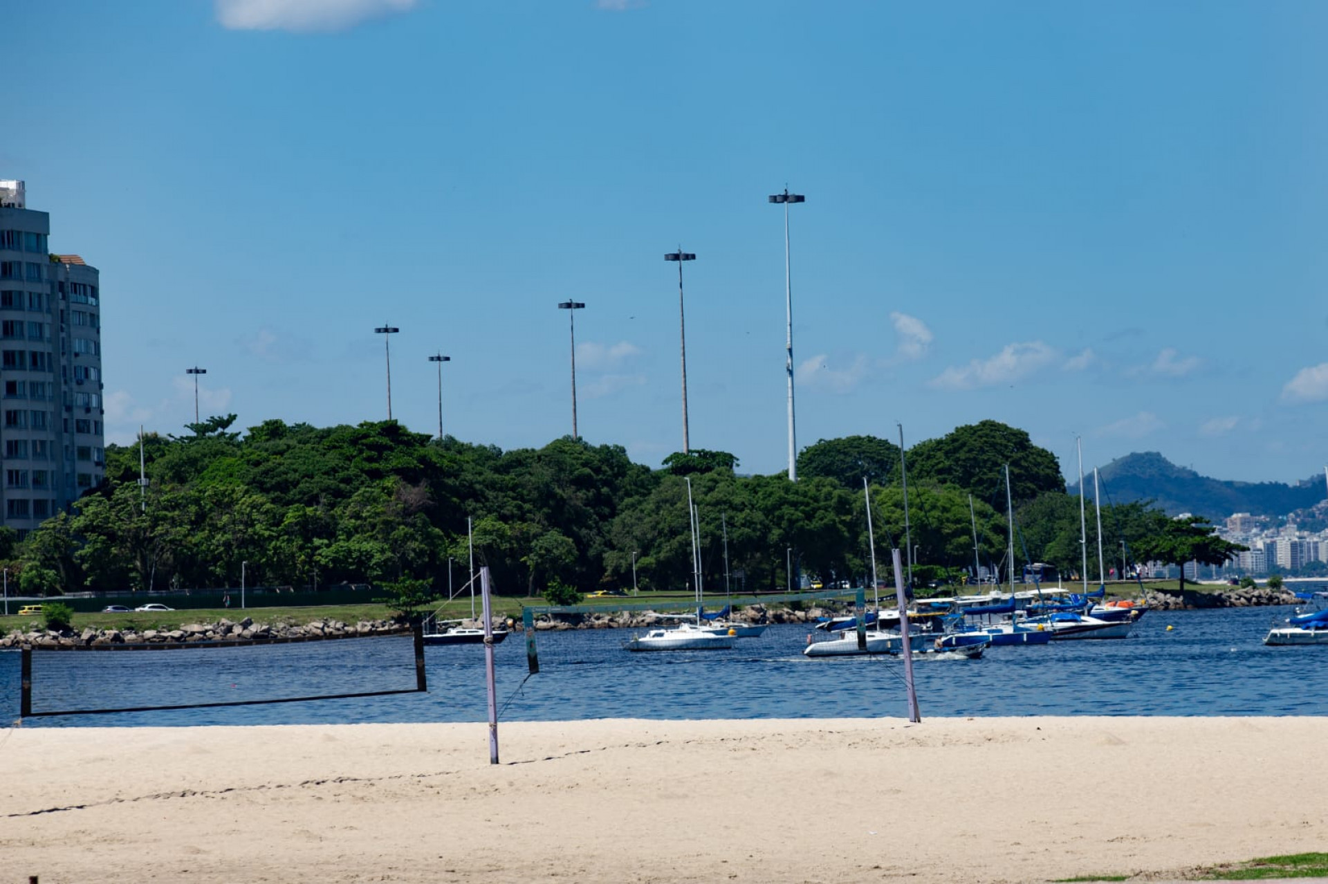 Rio entrou em nível de calor 3 nesta sexta-feira (13); temperatura deve ficar próximo dos 40°C - Érica Martin / Agência O Dia