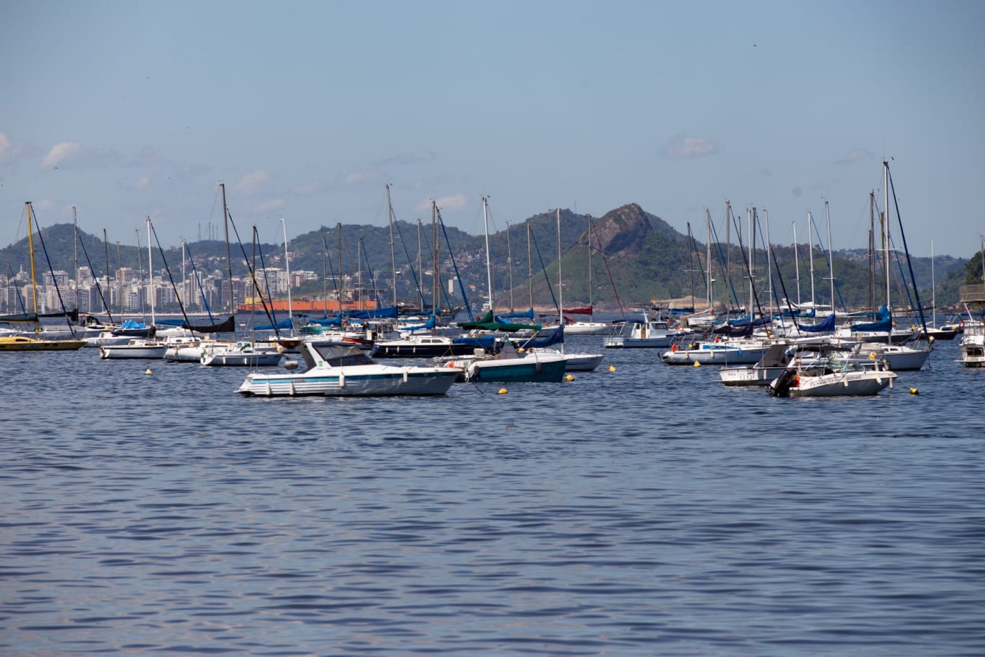 Rio entrou em nível de calor 3 nesta sexta-feira (13); temperatura deve ficar próximo dos 40°C - Érica Martin / Agência O Dia