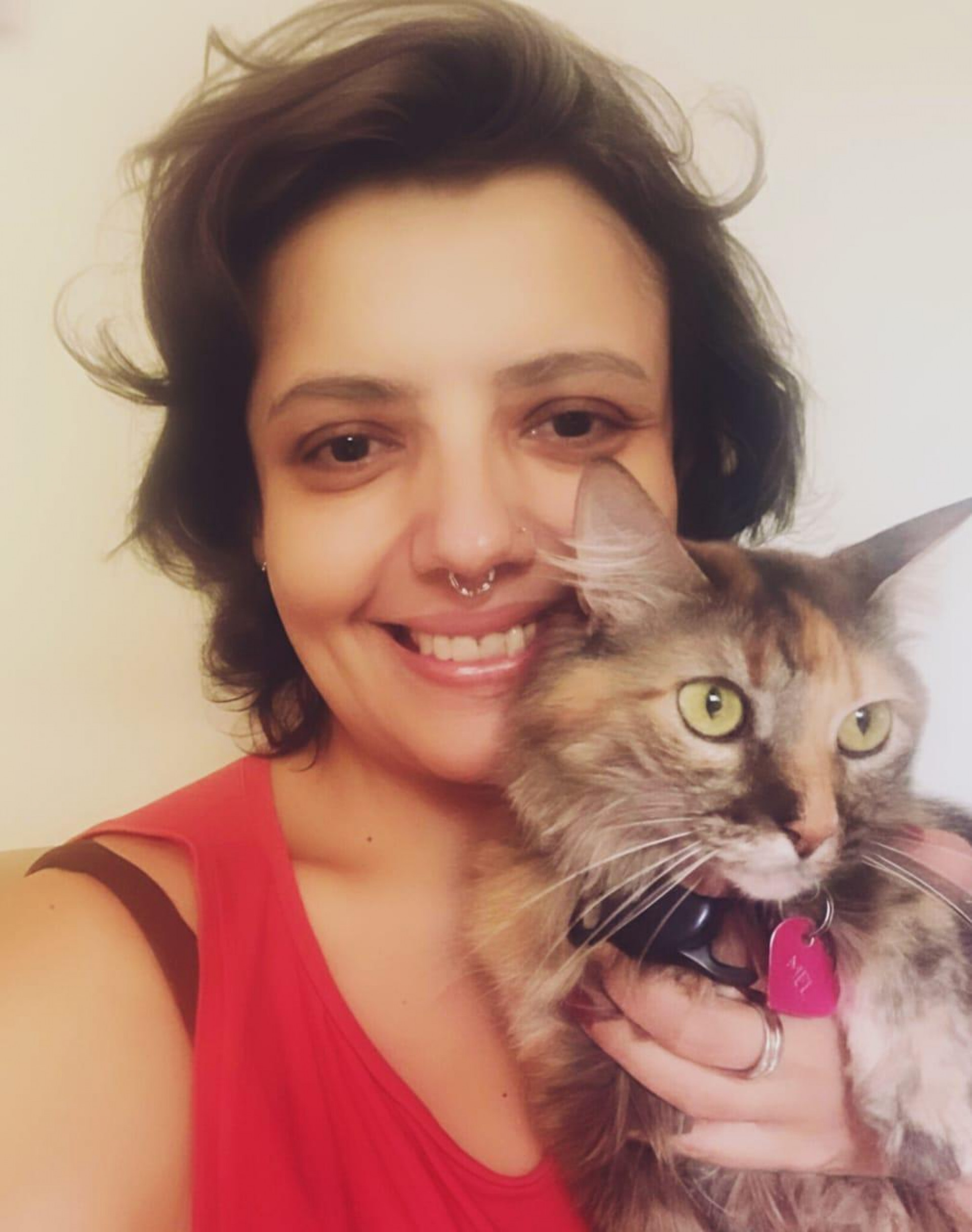 Rachel, mãe da gatinha Mel, comemora o avanço nos tratamentos