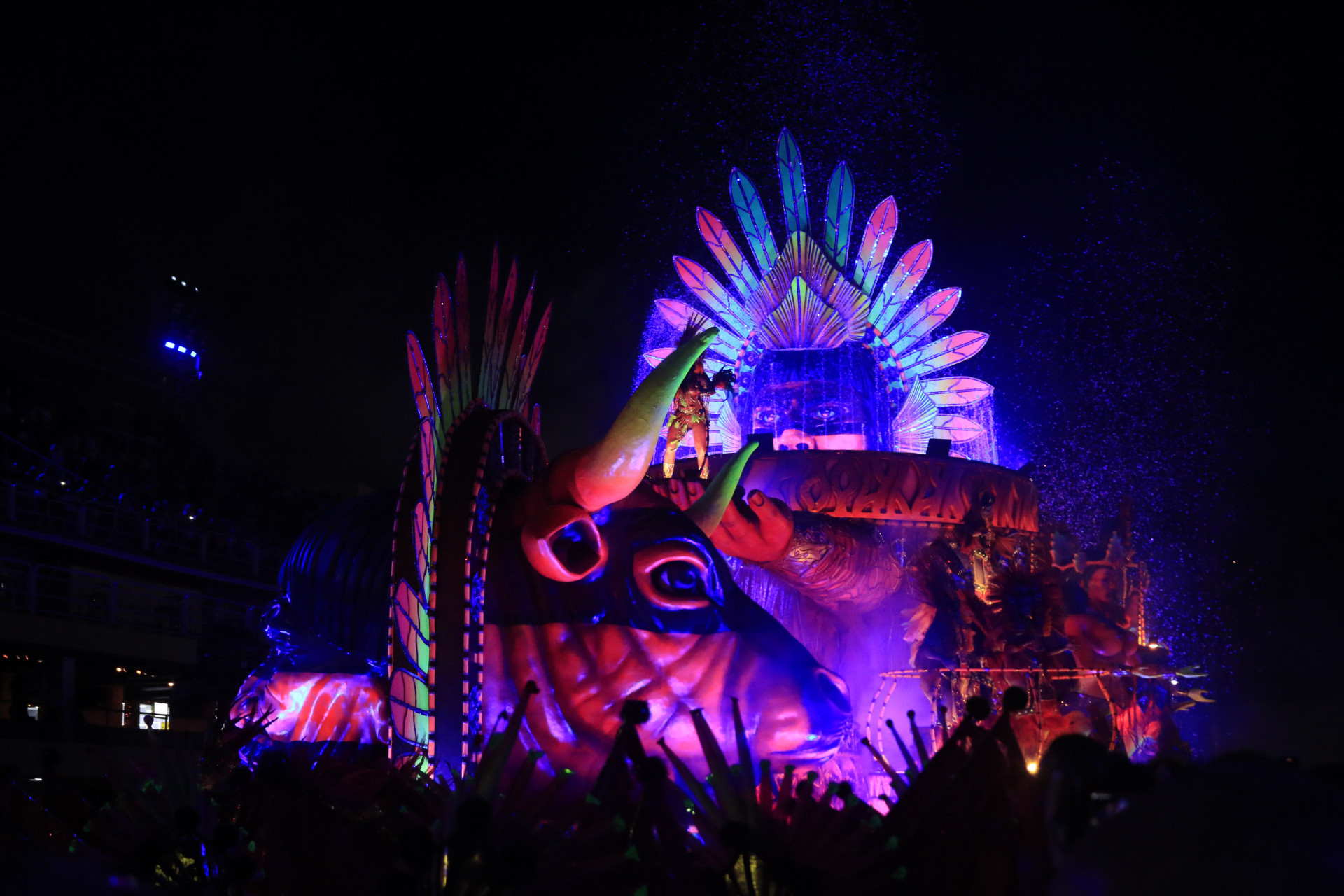 Desfile da Série Ouro Carnaval 2026 - Desfile da G.R.E.S Unidos de Padre Miguel, na Avenida Marquês de Sapucaí, no Centro do Rio de Janeiro, nesta sexta-feira (13). - Carlos Elias/Agência O Dia