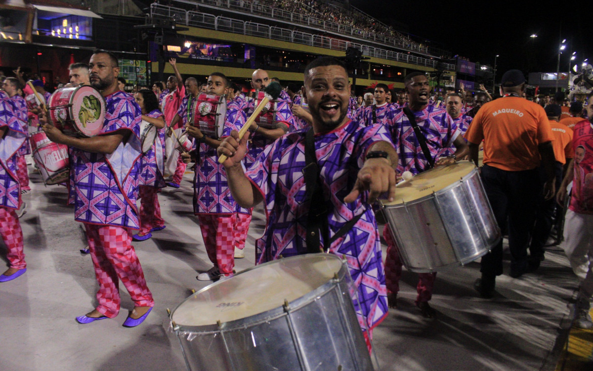 Escola homenageou o cantor Xande de Pilares