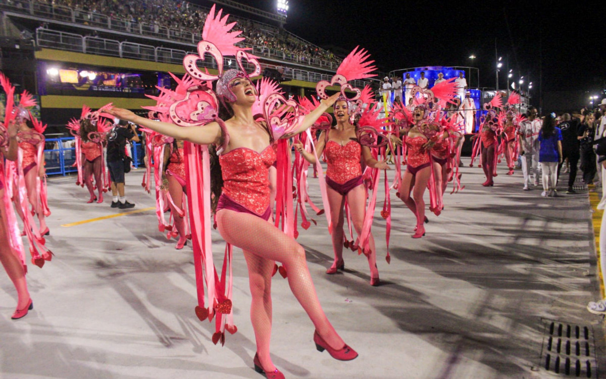 Escola homenageou o cantor Xande de Pilares