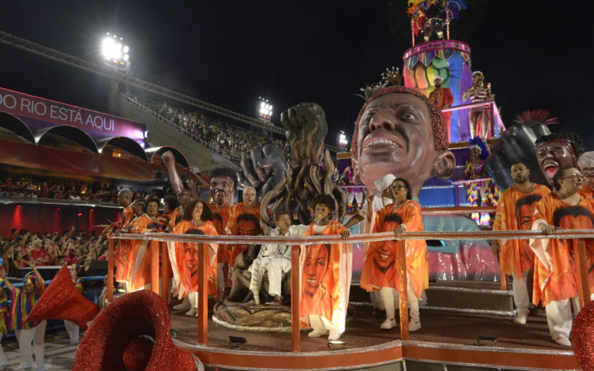 Unidos de Bangu homenageou a trajetória de Leci Brandão