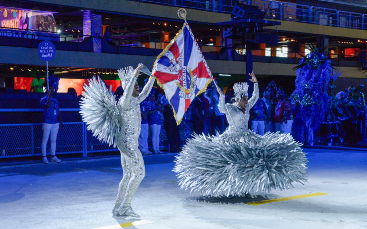 União da Ilha do Governardor levou para avenida a passagem do Cometa de Halley pelo Rio de Janeiro