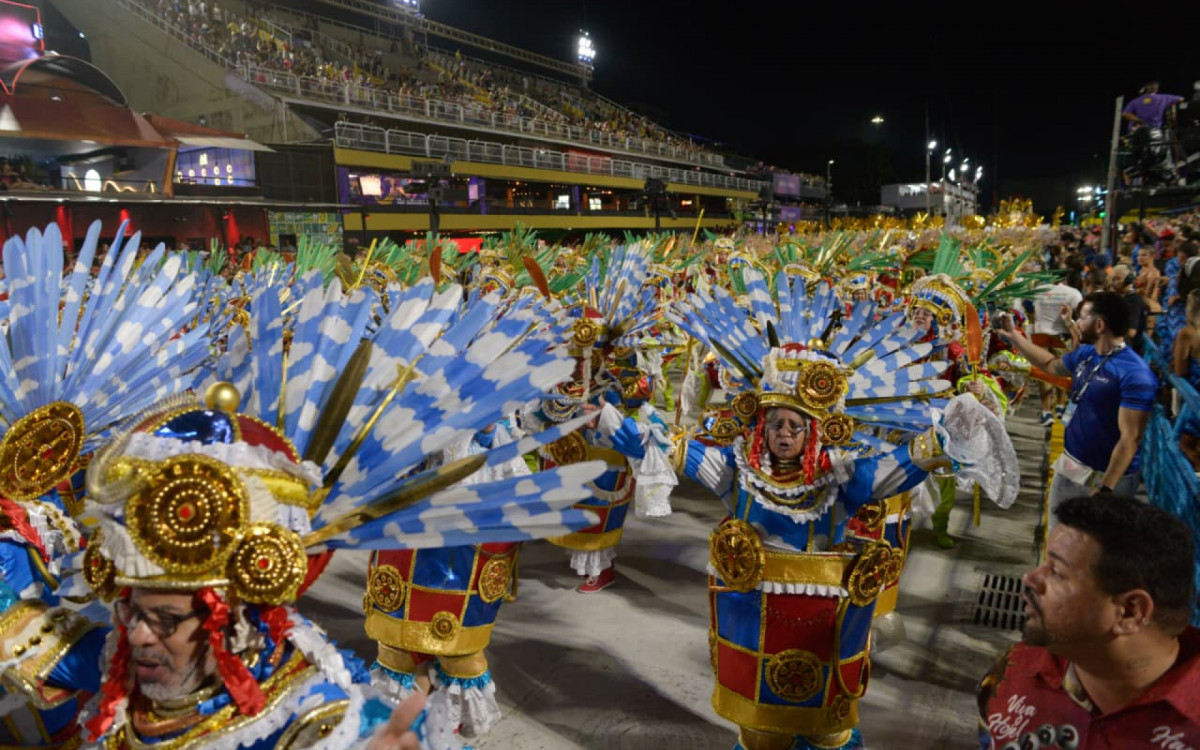 União da Ilha do Governardor levou para avenida a passagem do Cometa de Halley pelo Rio de Janeiro