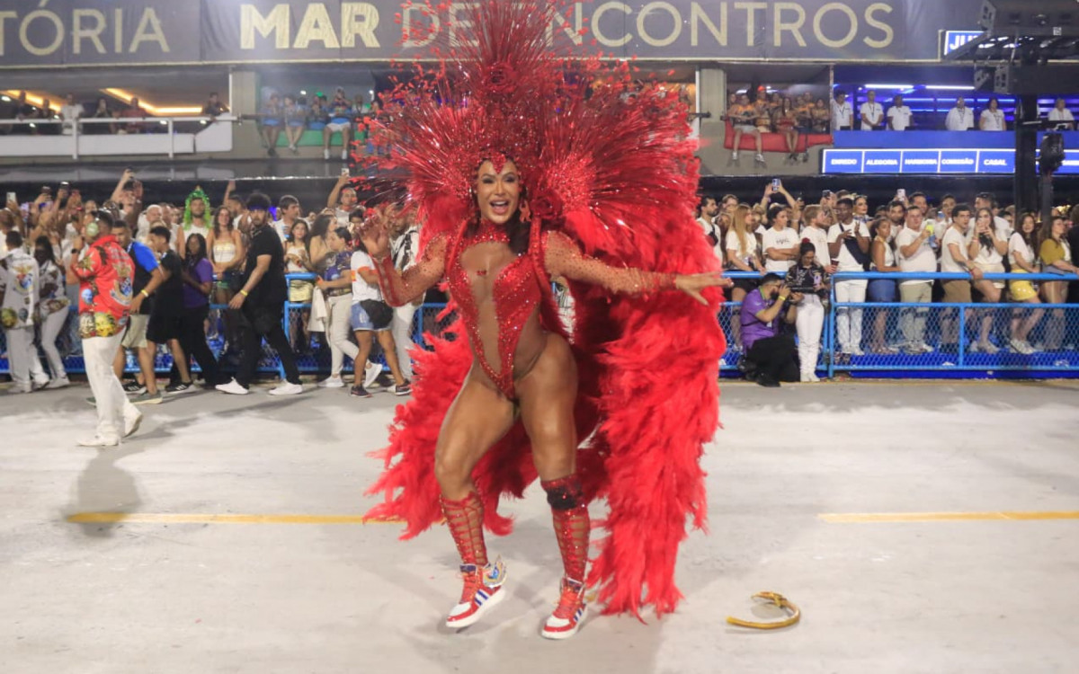 União da Ilha do Governardor levou para avenida a passagem do Cometa de Halley pelo Rio de Janeiro