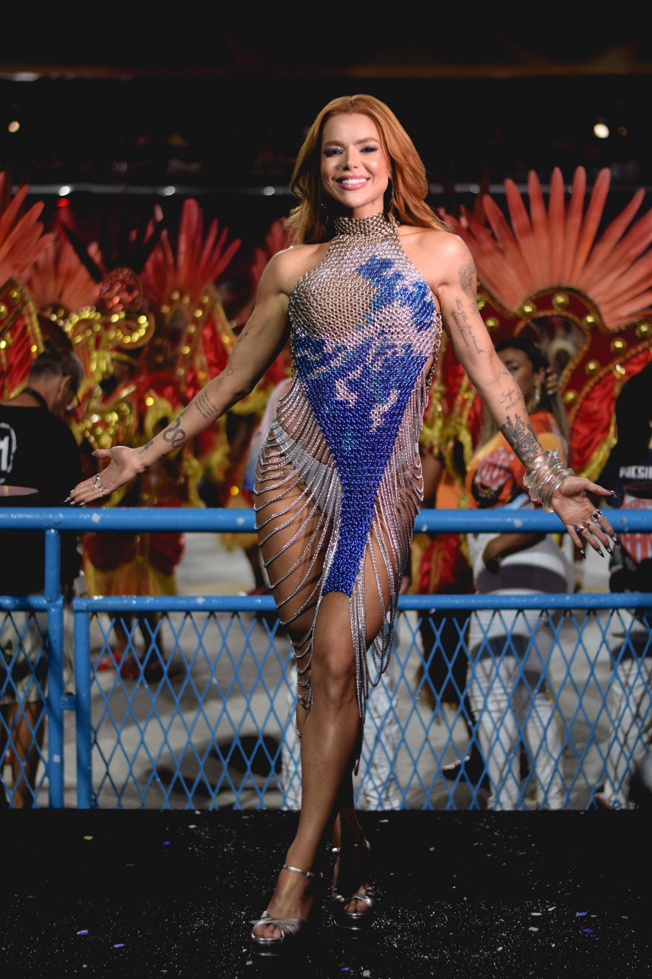 Thaís Vasconcelos apareceu na Sapucaí, movimentou os bastidores e virou assunto nas redes às vésperas de estrear em posto de destaque no Carnaval de São Paulo