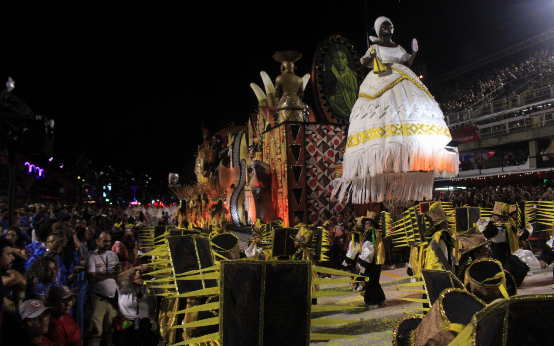 Uni&atilde;o do Parque Acari prestou homenagem ao teatro negro brasileiro -  Carlos Elias/Ag&ecirc;ncia O Dia