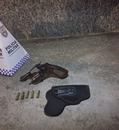 Revólver é apreendido na orla de Barra de São João e homem acaba preso