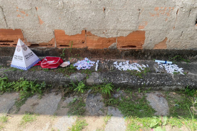 Casal e menor são flagrados com drogas prontas para venda em Rio das Ostras