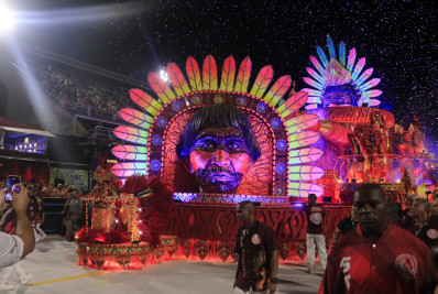 Com alegorias imponentes, Unidos de Padre Miguel faz o melhor desfile da primeira noite