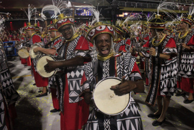Veja fotos do desfile da União do Parque Acari