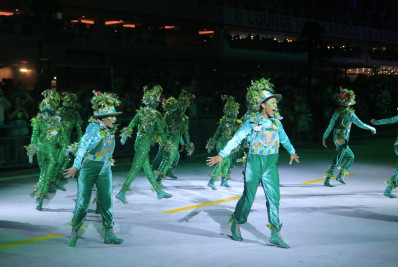 Entre o impacto visual e o canto irregular, Botafogo Samba Clube faz desfile de contrastes