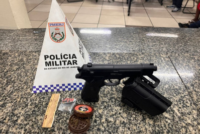 PM prende quatro homens com drogas e pistola falsa
