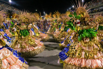 Comissão de frente e bateria se destacam no desfile da União da Ilha