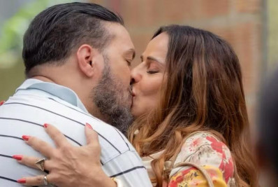 Beijo entre personagens de Belo e Vivi Araújo 'quebra' a internet