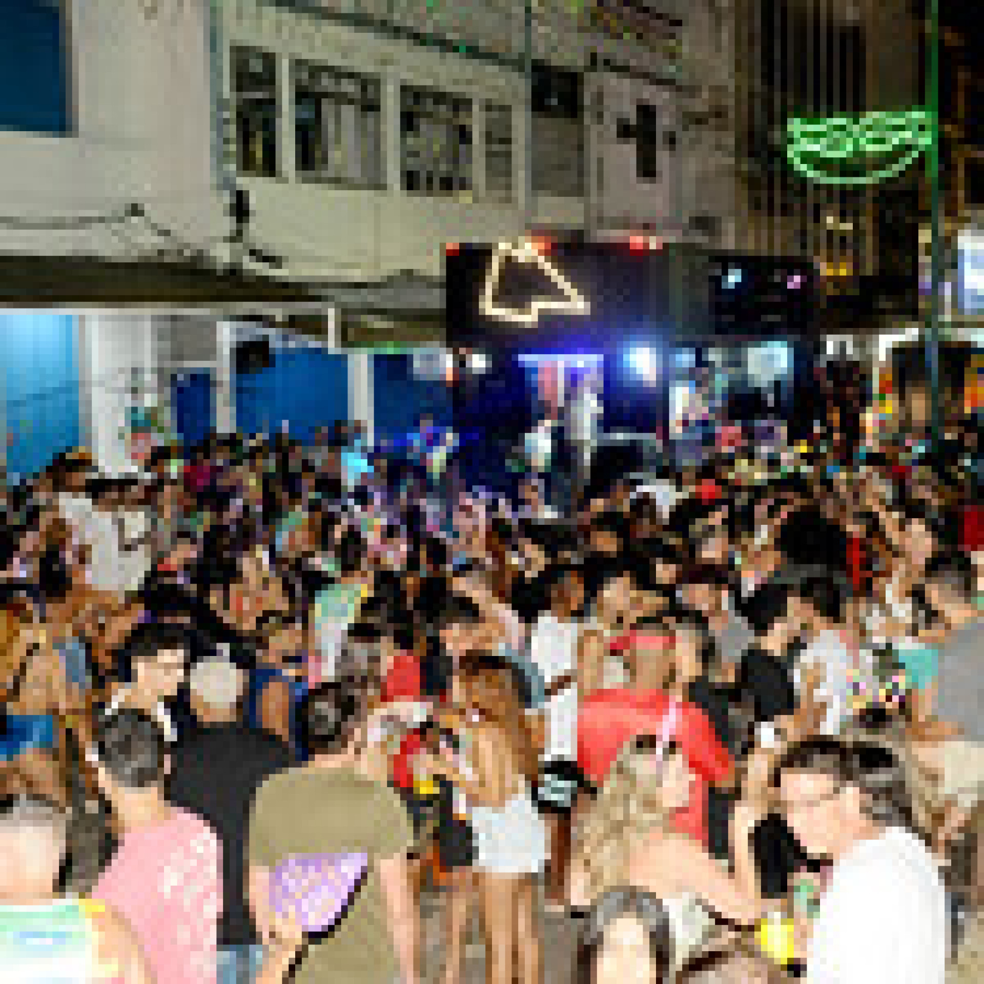 Foli&otilde;es lotam as ruas do centro atr&aacute;s do trio el&eacute;trico - Divulga&ccedil;&atilde;o/PMAR