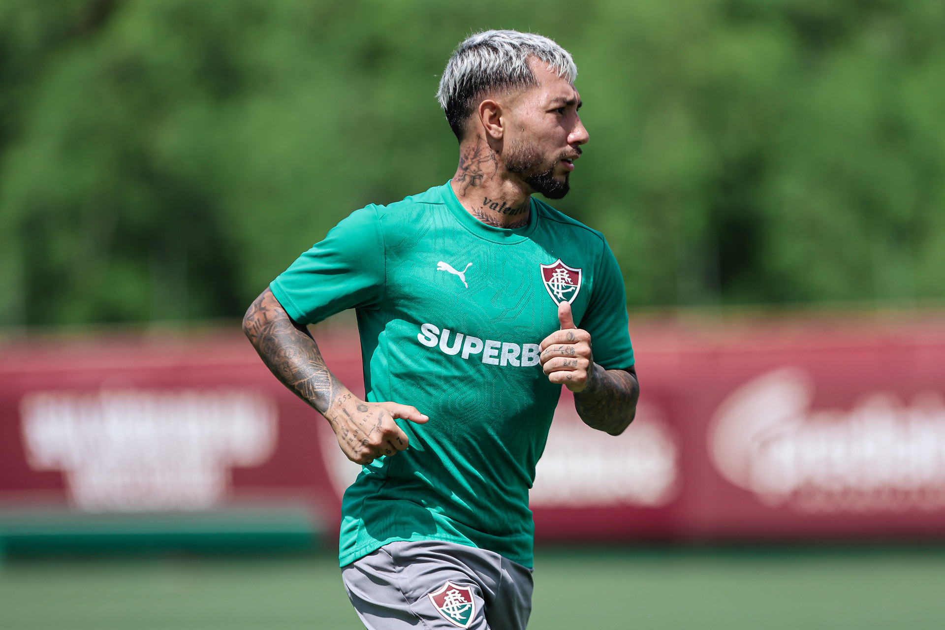 Lucho Acosta em ação durante treino do Fluminense, no CT Carlos Castilho - Lucas Merçon / Fluminense FC