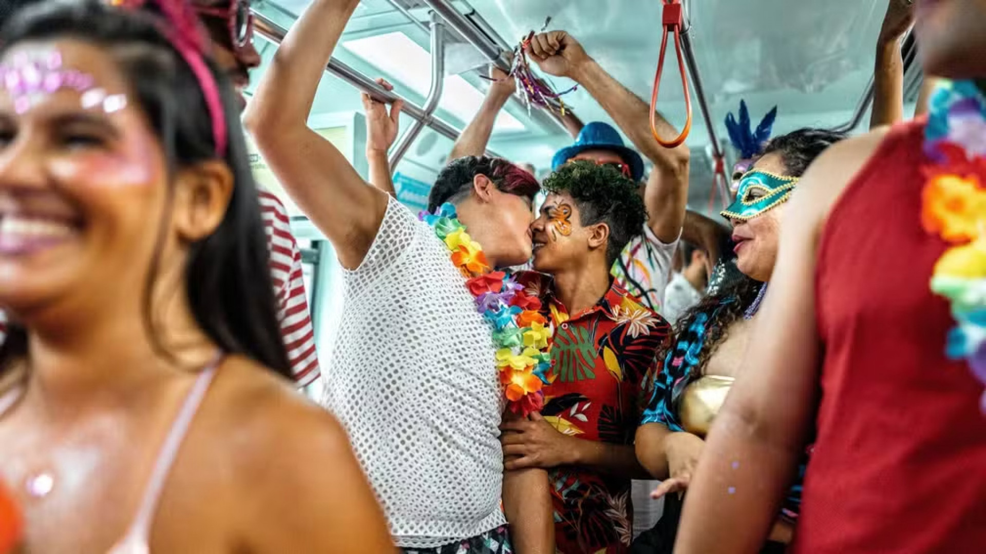 O Carnaval mais rom&acirc;ntico da d&eacute;cada? Entenda as previs&otilde;es do Tarot e o c&eacute;u de 2026