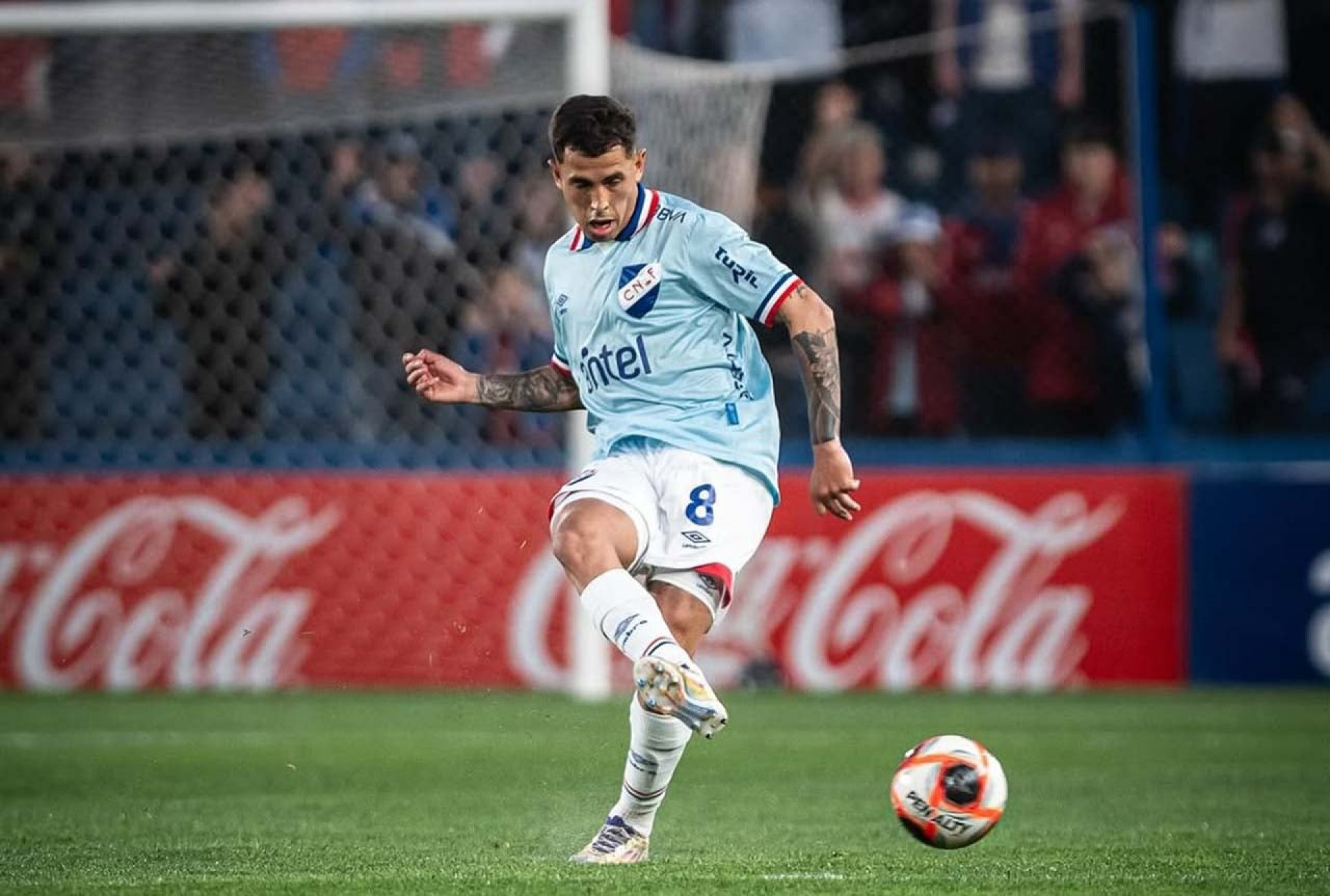 Santos encaminha contrata&ccedil;&atilde;o de volante do Nacional-URU