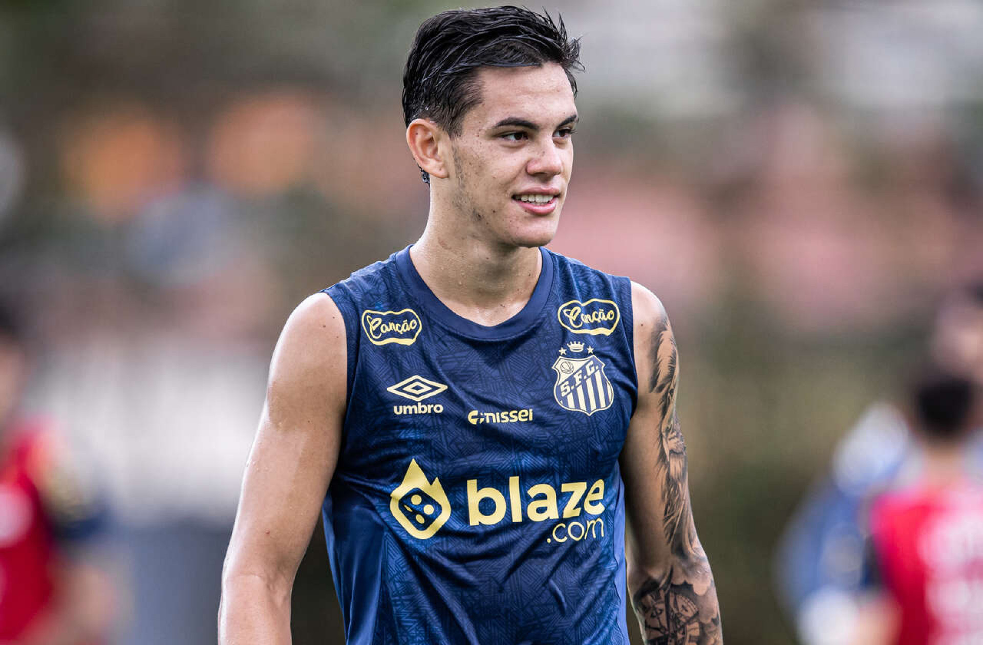 Santos encaminha empr&eacute;stimo de lateral-direito ao Coritiba