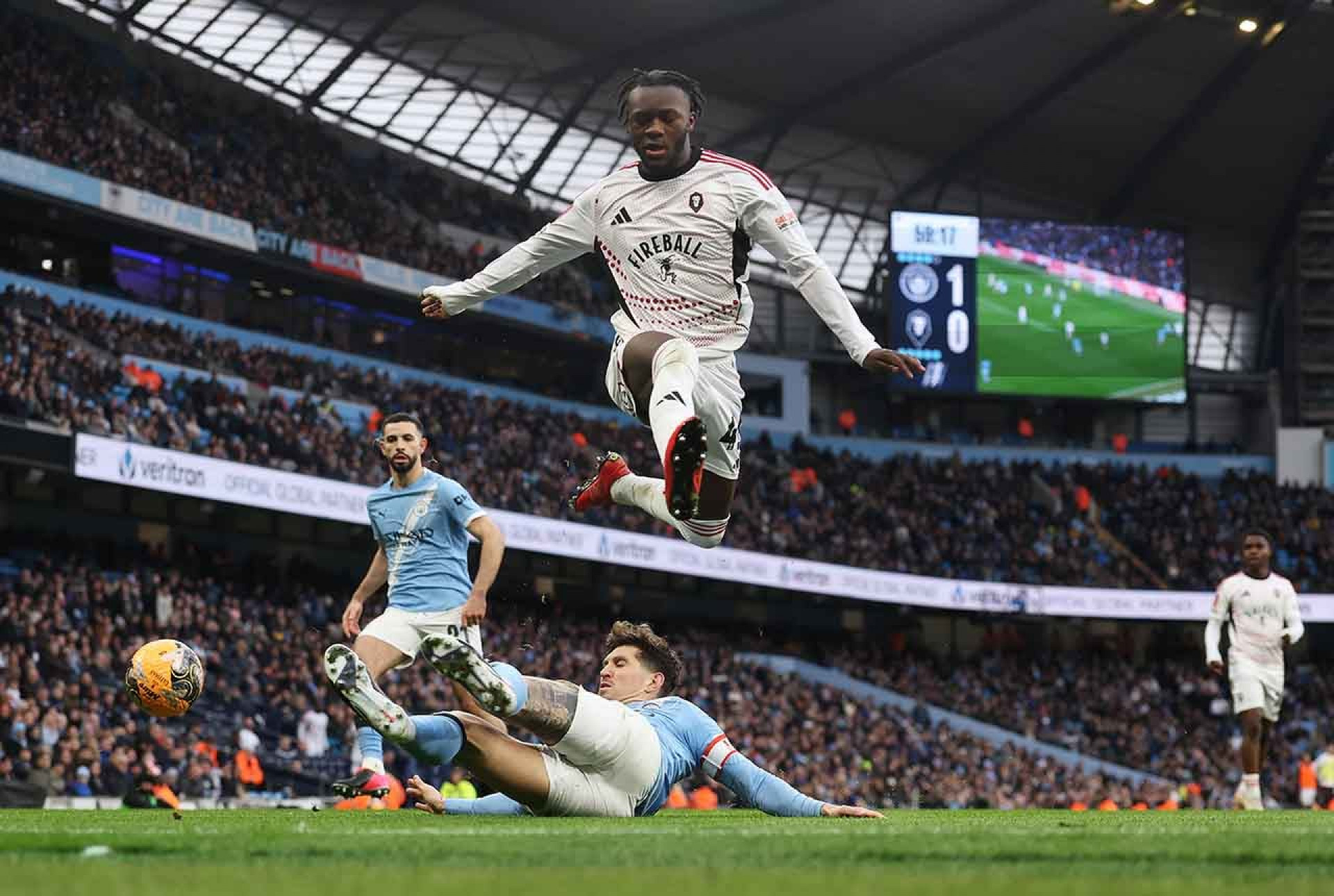 City elimina time que Beckham &eacute; um dos donos e avan&ccedil;a na Copa da Inglaterra