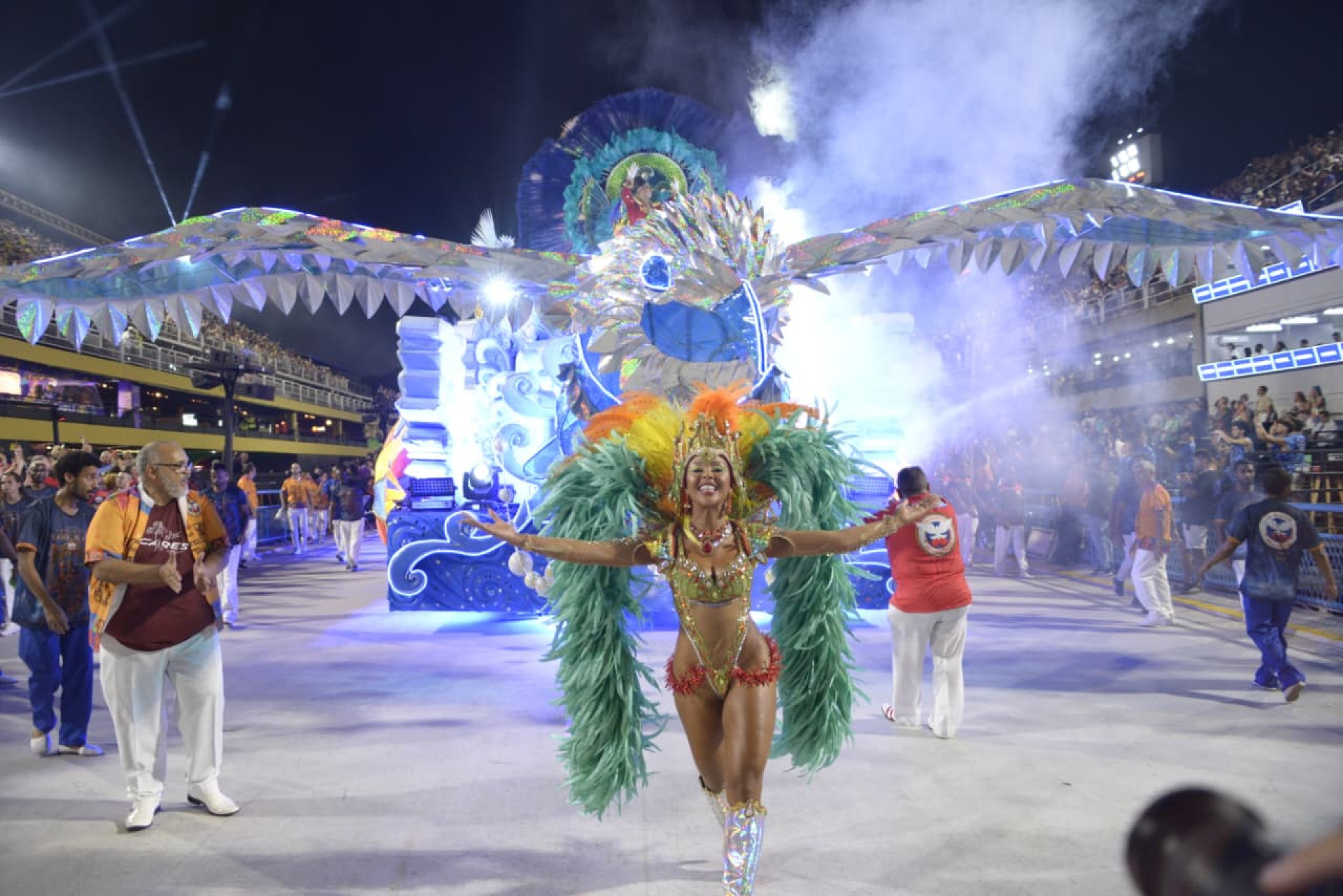 Escola levou para avenida cultura pernambucana com refer&ecirc;ncias russas e literatura de cordel -  Carlos Elias/ Ag&ecirc;ncia O Dia