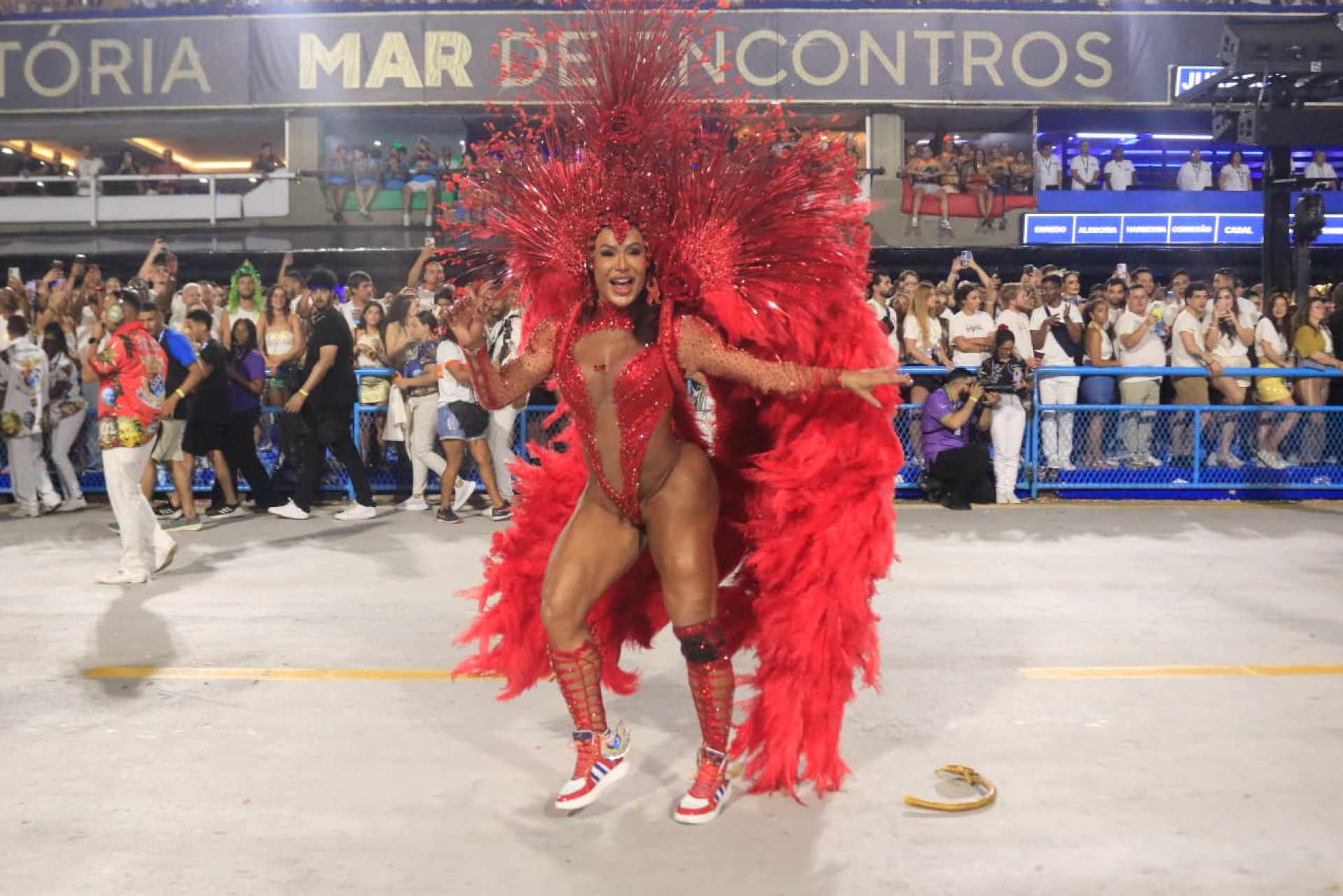 Gracyane Barbosa em desfile na Uni&atilde;o da Ilha do Governardor -  Carlos Elias/Ag&ecirc;ncia O Dia