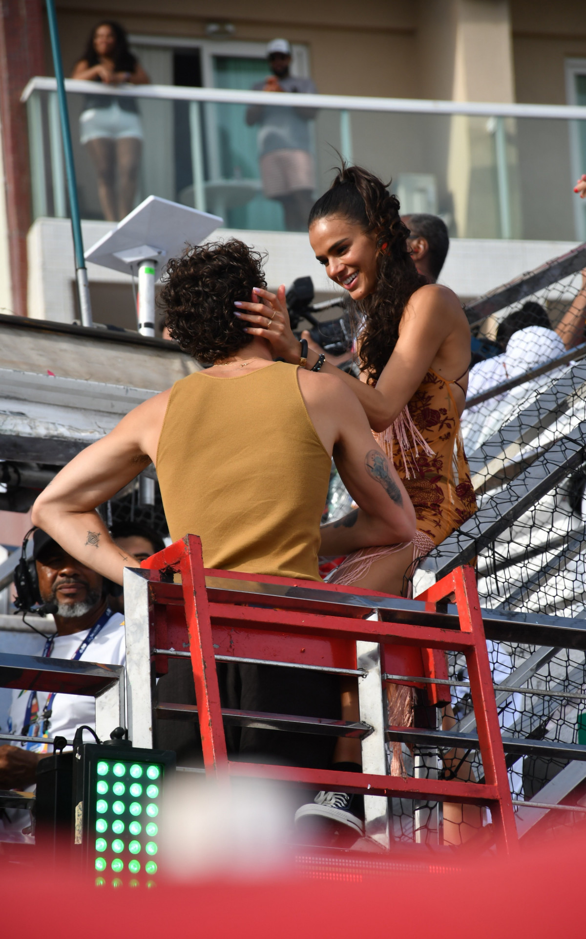 Shawn Mendes e Bruna Marquezine curtem trio de Ivete Sangalo em Salvador