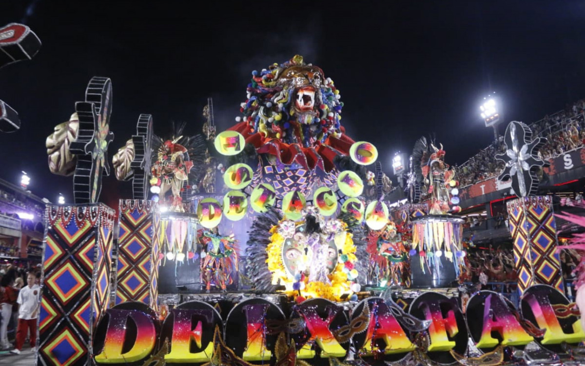 Desfile da Série Ouro Carnaval 2026 - Desfile da G.R.E.S Estácio de Sá, na Avenida Marquês de Sapucaí, no Centro do Rio de Janeiro, neste sábado (14). Foto: Carlos Elias/Agência O Dia