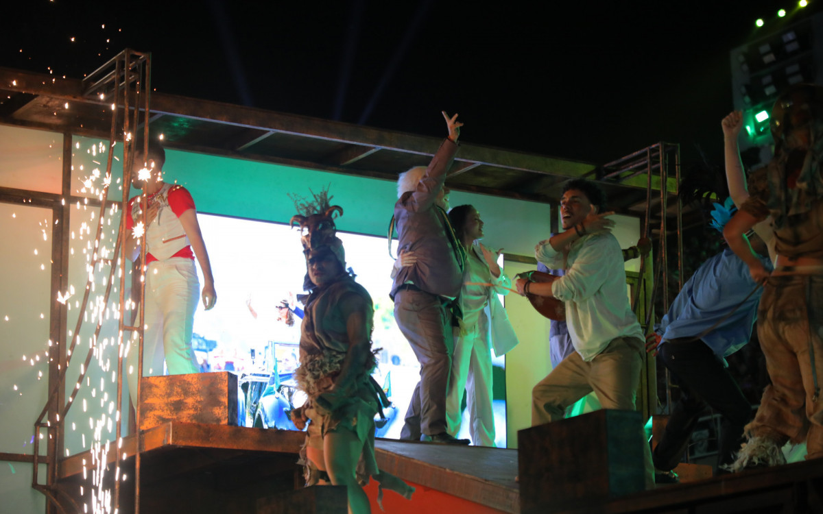 Comissão de frente da Acadêmico de Niterói