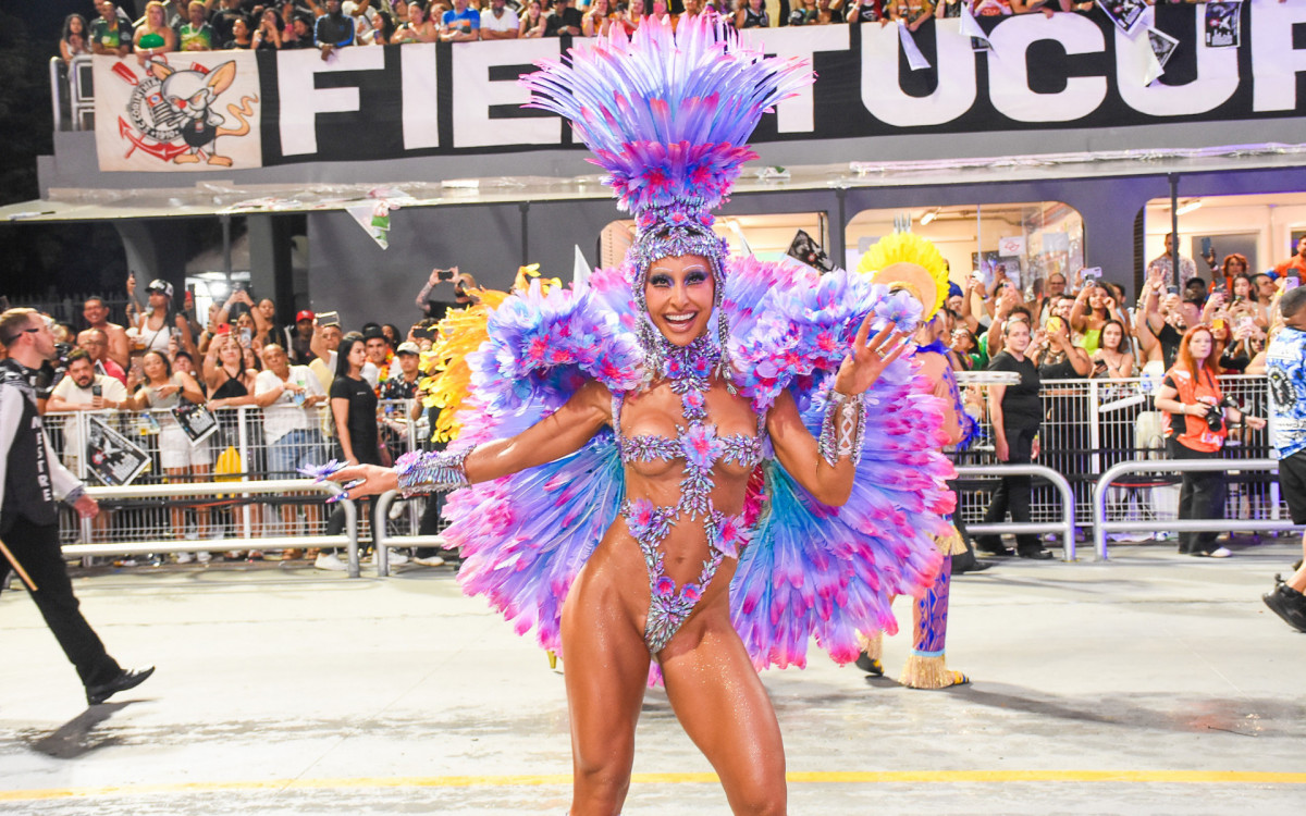 Sabrina Sato surge deslumbrante no desfile da Gaviões da Fiel - Will Dias / Brazil News