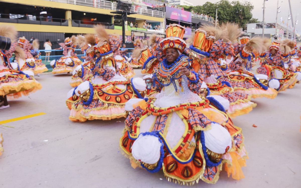 Unidos da Ponte exaltou as raízes negras e periféricas presentes na identidade carioca