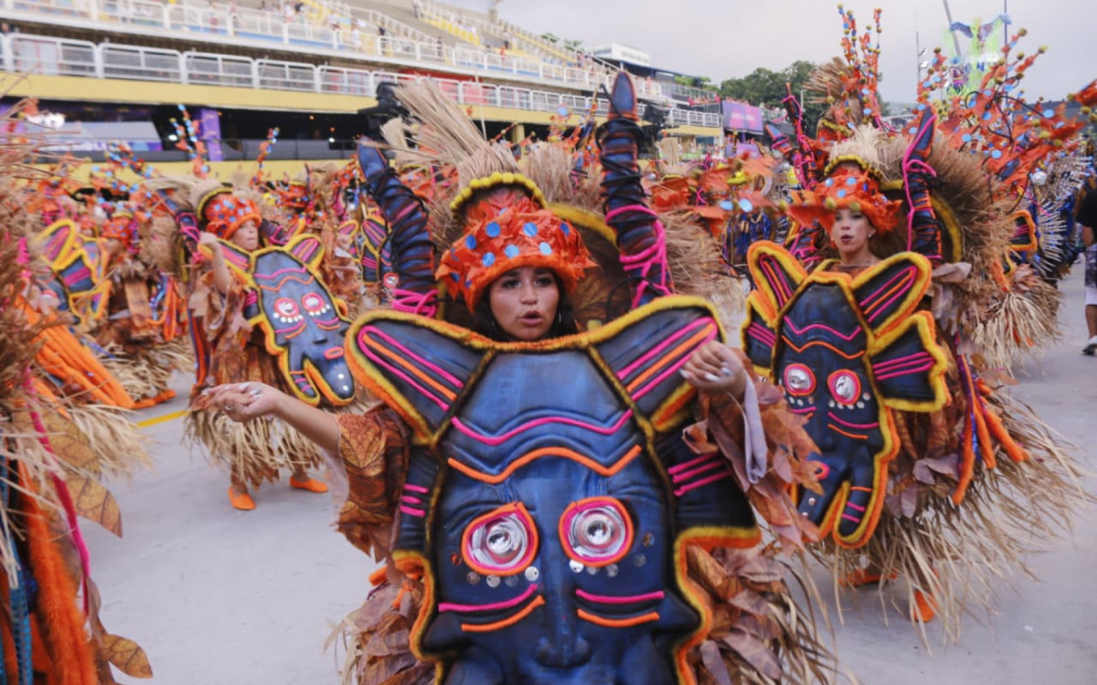 Unidos da Ponte exaltou as raízes negras e periféricas presentes na identidade carioca